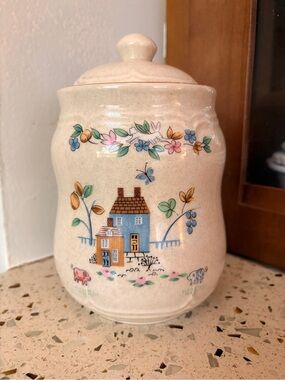Vintage Heartland Cottage Ceramic Cookie Jar / coffee jar